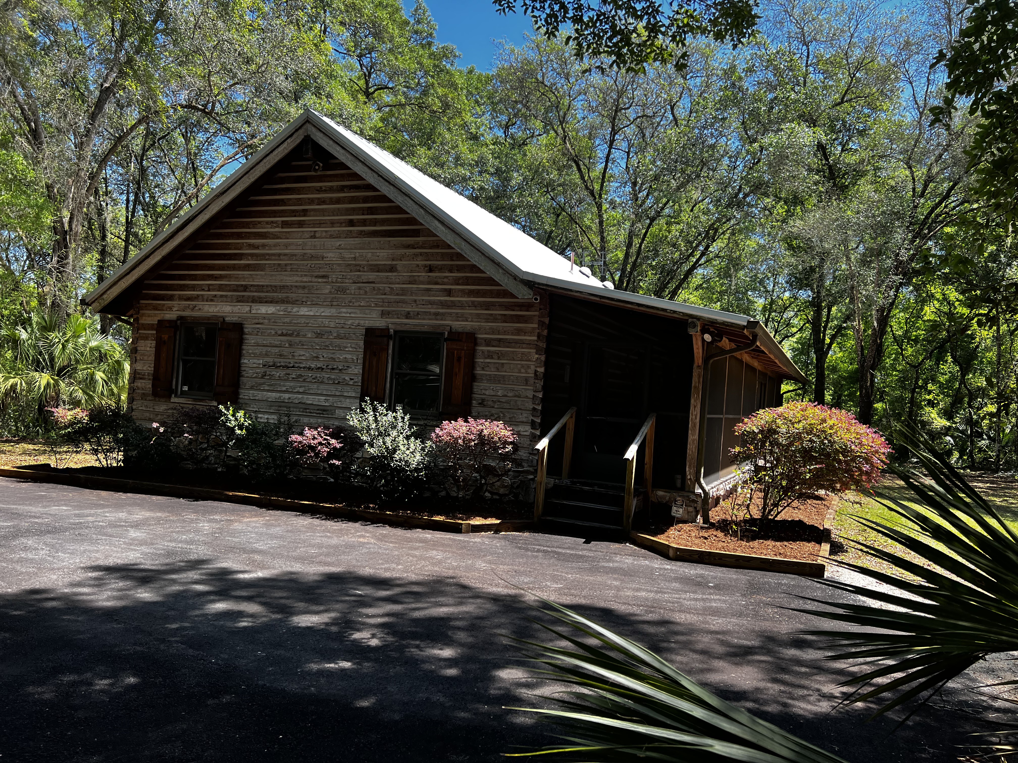 Log Home Guest House — additional photo 1