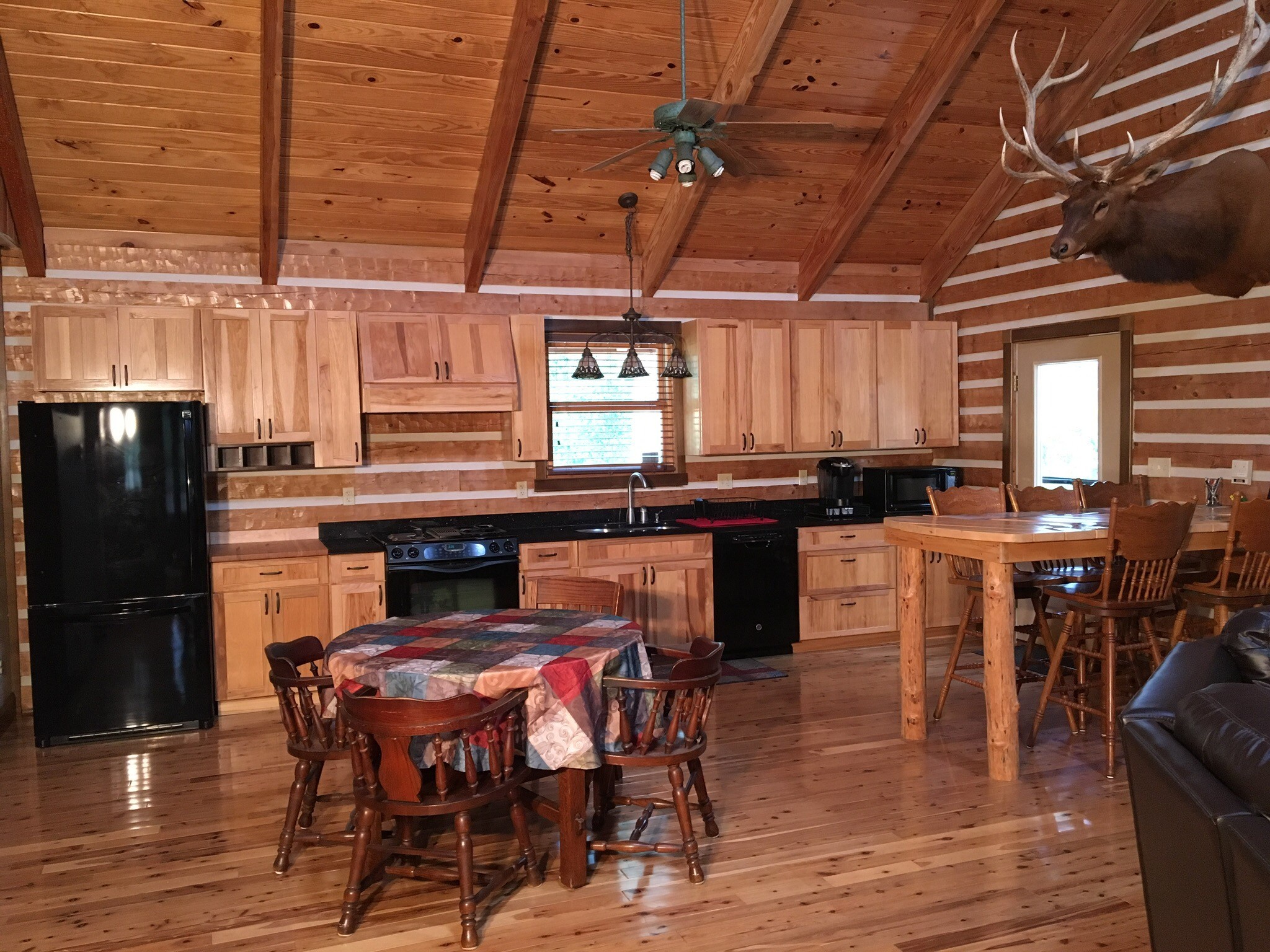 Log Home Guest House — additional photo 2